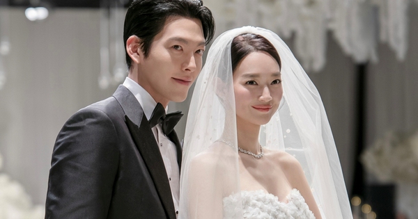 Công bố ảnh HD trong hôn lễ Shin Min Ah - Kim Woo Bin: Tuyệt đối điện ảnh, cô dâu chú rể lập tức được phong thần