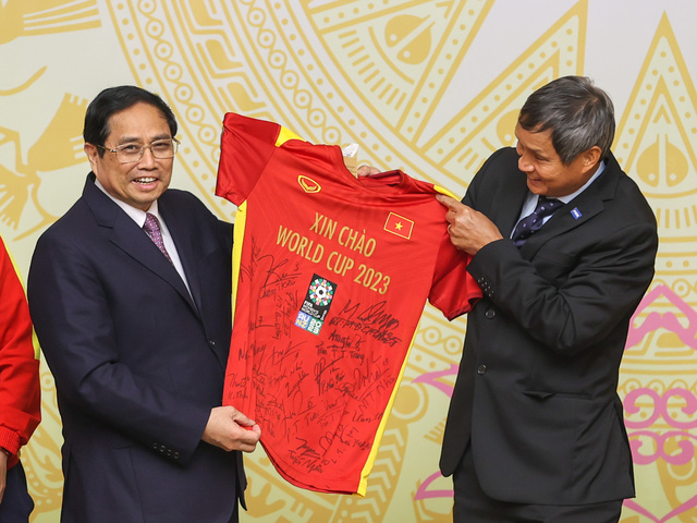 Thủ tướng Phạm Minh Chính tuyên dương các cô gái vàng của tuyển bóng đá nữ